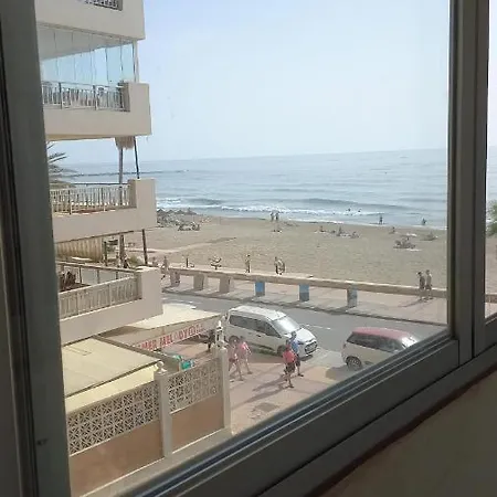 Luxury Beachfront With Pool פואנגירולה