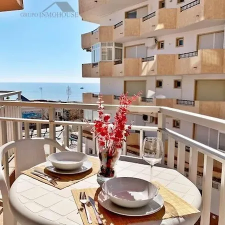 דירה Luxury Beachfront With Pool