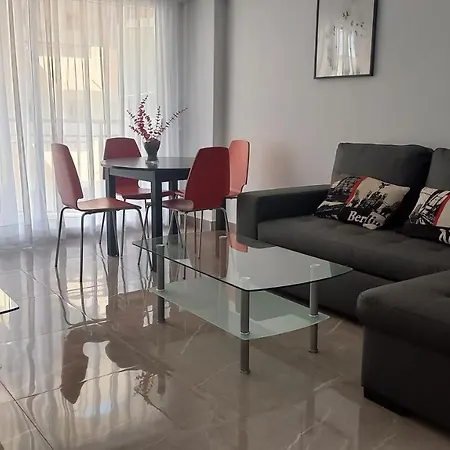 Luxury Beachfront With Pool דירה *