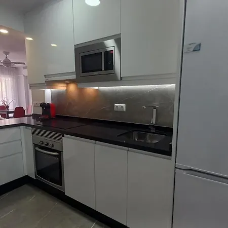 דירה Luxury Beachfront With Pool פואנגירולה