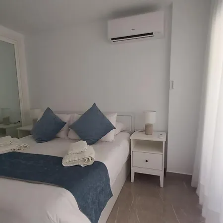 דירה Luxury Beachfront With Pool פואנגירולה