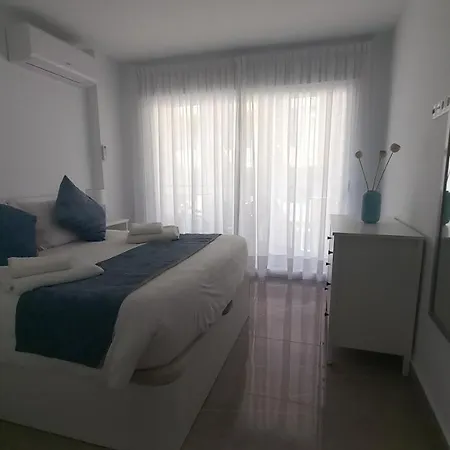 דירה Luxury Beachfront With Pool פואנגירולה