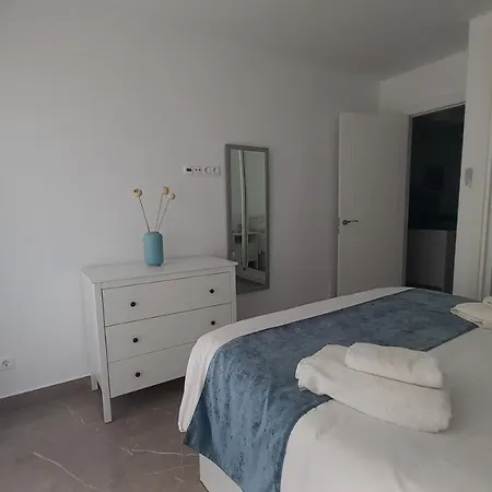 דירה Luxury Beachfront With Pool פואנגירולה