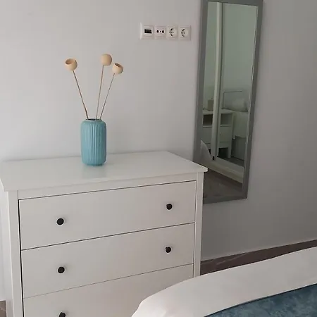 דירה Luxury Beachfront With Pool