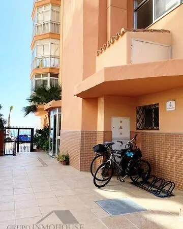 דירה Luxury Beachfront With Pool