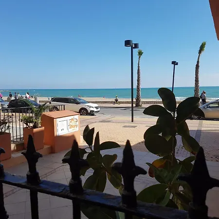 Luxury Beachfront With Pool פואנגירולה