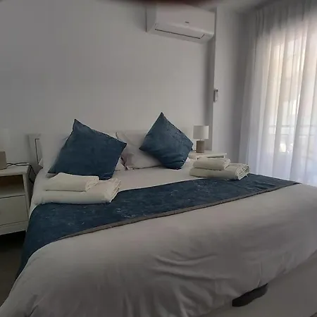 Luxury Beachfront With Pool דירה פואנגירולה